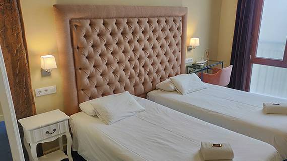 Chambre double (1 ou 2 lits) pour adultes..